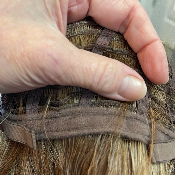 Chic Lifestyle Wig ROYAL in color Peanut Butter. Sample used on a live - Picture 6 of 8